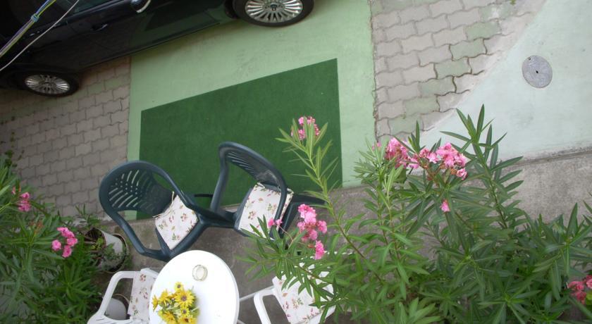 Garden Szivarvany Utcai Vendeghaz Szeged Room photo