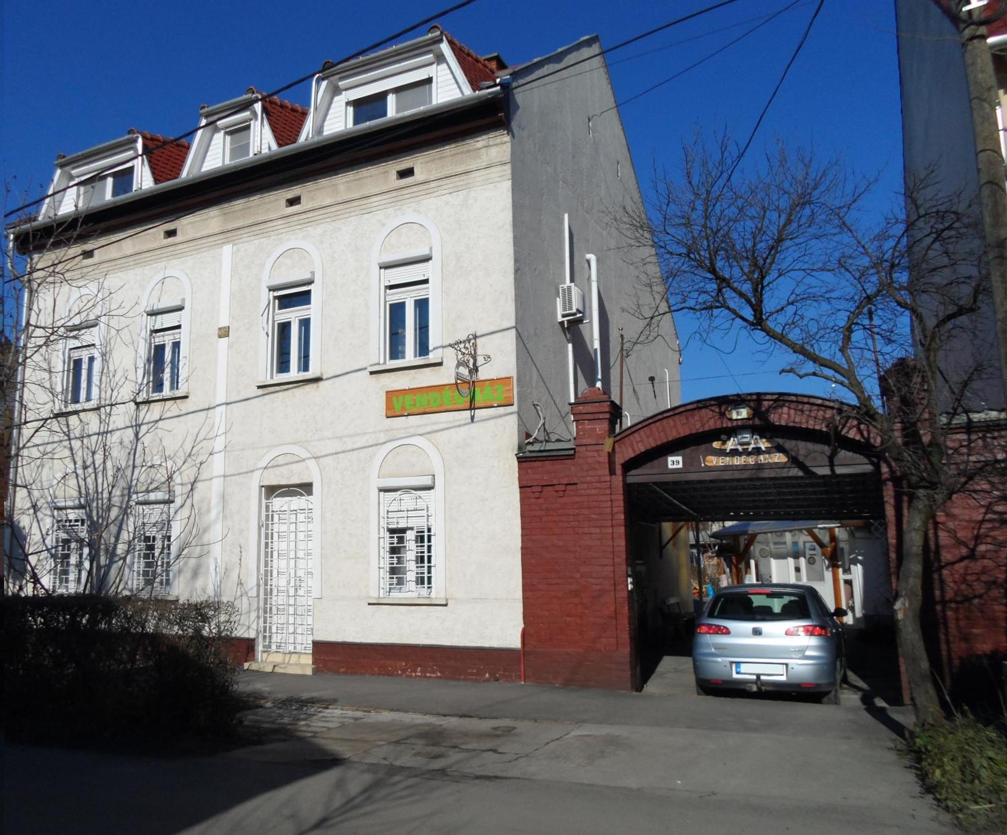 Garden Szivarvany Utcai Vendeghaz Szeged Exterior photo