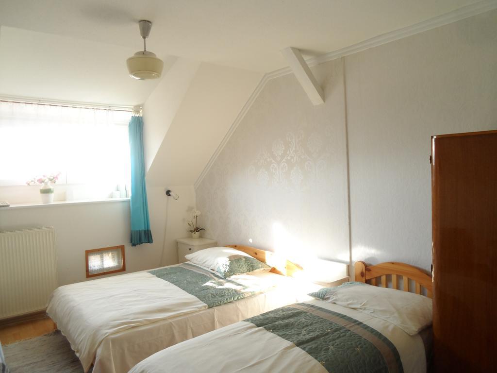 Garden Szivarvany Utcai Vendeghaz Szeged Room photo