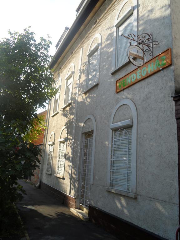 Garden Szivarvany Utcai Vendeghaz Szeged Exterior photo